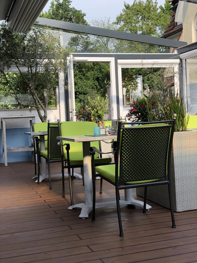 Hotel Poseidon ลุดวิกสบูร์ก ภายนอก รูปภาพ